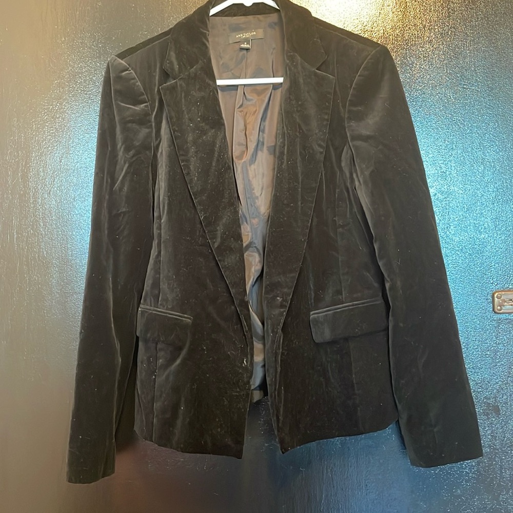 Ann Taylor festive black velvet blazer